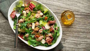 Receita de Salada de Feijão-Frade com Atum e Legumes