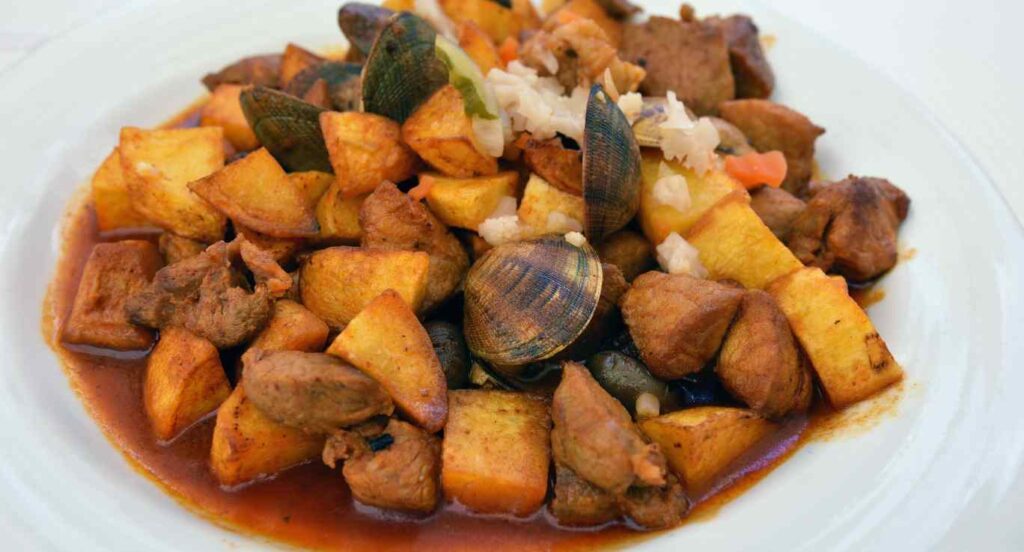 Carne de Porco à Alentejana