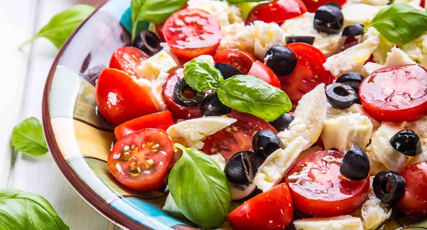Receita de Salada Caprese: Um Tributo ao Verão Italiano