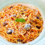 Spaghetti alla Puttanesca: Sabor italiano em 35 min! Spaghetti alla Puttanesca: Sabor italiano em 35 min!