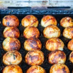 Receita de Takoyaki de Shimeji e Queijo ao Molho Tonkatsu Receita de Takoyaki de Shimeji e Queijo ao Molho Tonkatsu
